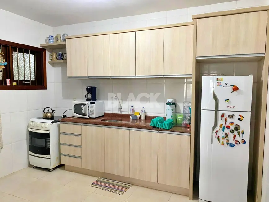 Casa com 3 quartos à venda, 280m2 em Torres - RS - imagem 8 Foto 8 de Casa com 3 quartos à venda, 280m2 em Torres - RS