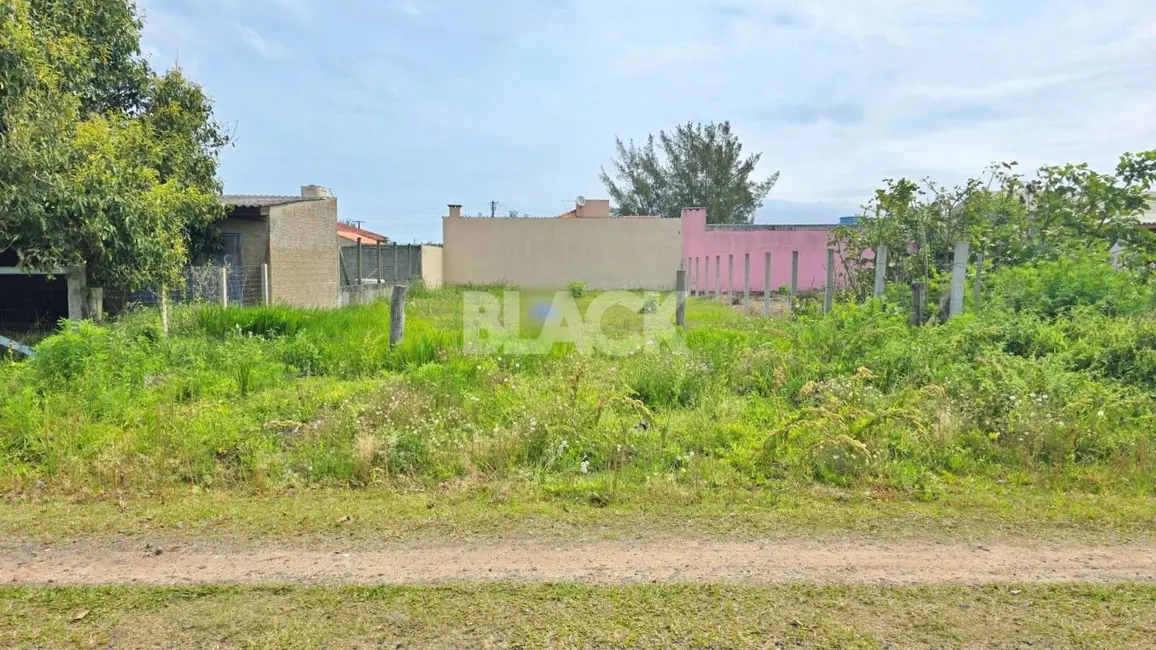 Foto 1 de Terreno / Lote à venda, 360m2 em Torres - RS