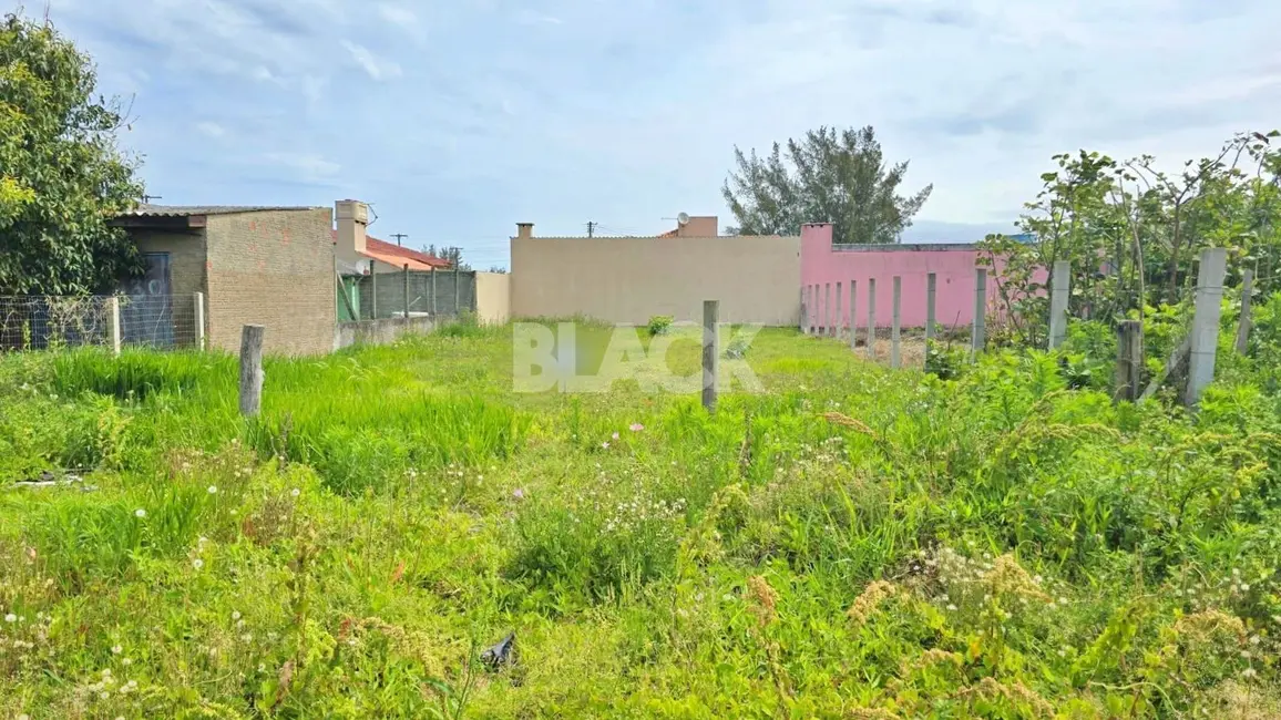 Foto 2 de Terreno / Lote à venda, 360m2 em Torres - RS