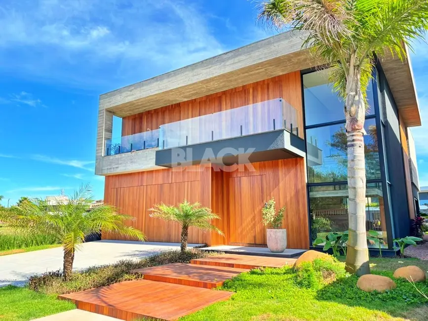 Foto 1 de Casa de Condomínio com 4 quartos à venda, 520m2 em Torres - RS