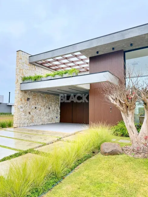 Foto 4 de Casa de Condomínio com 3 quartos à venda, 277m2 em Torres - RS