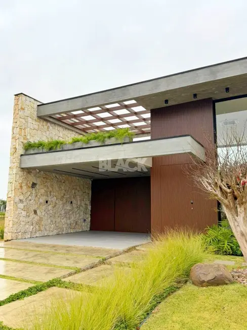 Foto 1 de Casa de Condomínio com 3 quartos à venda, 277m2 em Torres - RS