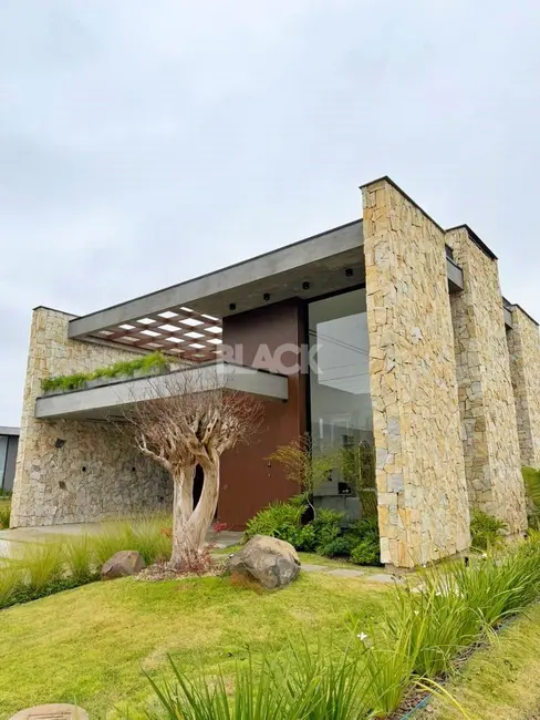 Foto 2 de Casa de Condomínio com 3 quartos à venda, 277m2 em Torres - RS