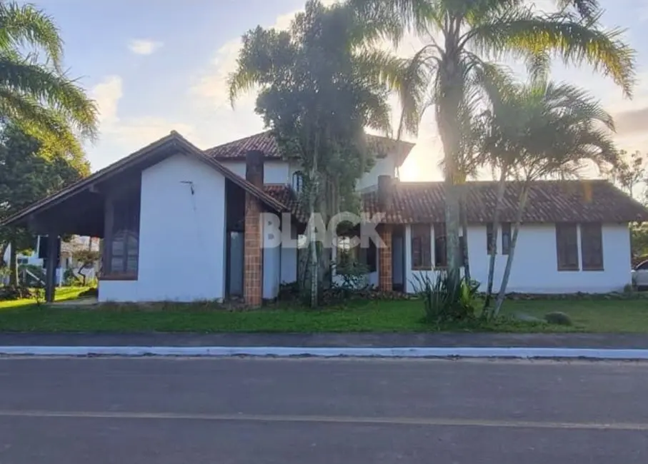Foto 1 de Casa com 4 quartos à venda, 170m2 em Torres - RS