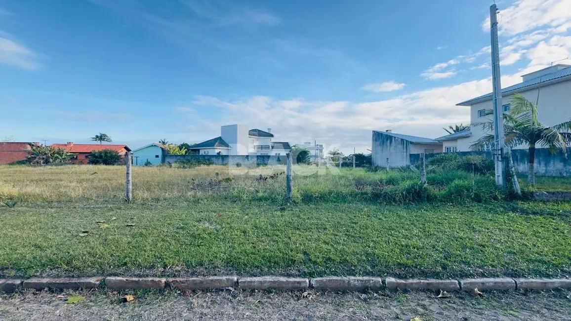 Foto 2 de Terreno / Lote à venda, 322m2 em Torres - RS