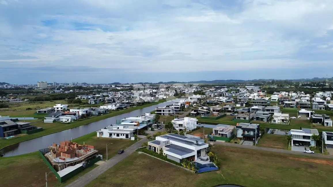 Foto 6 de Terreno / Lote à venda, 420m2 em Torres - RS