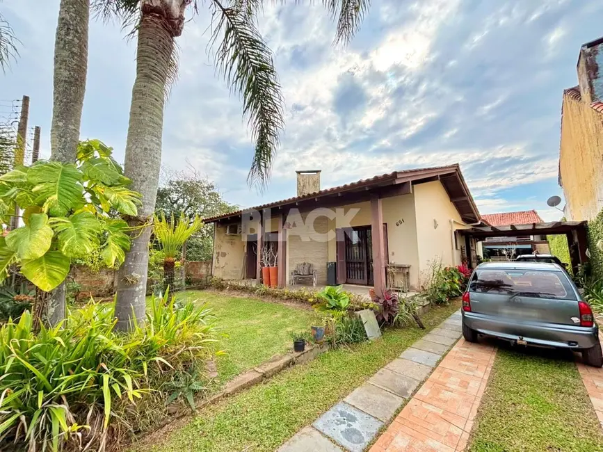 Foto 1 de Casa com 8 quartos à venda, 340m2 em Torres - RS