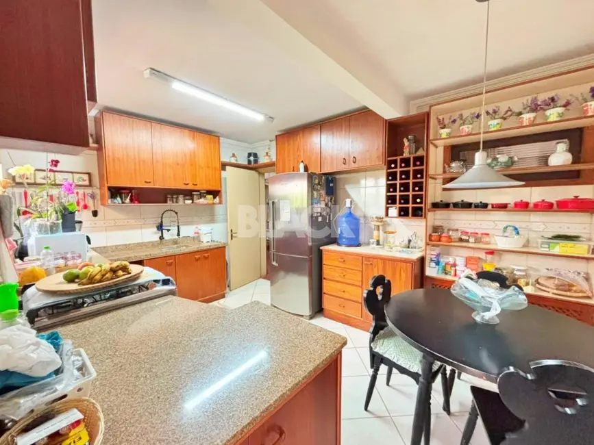 Foto 9 de Casa com 8 quartos à venda, 340m2 em Torres - RS
