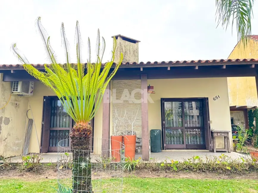 Foto 4 de Casa com 8 quartos à venda, 340m2 em Torres - RS