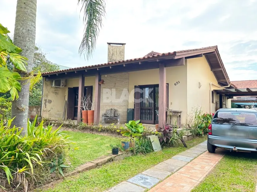 Foto 2 de Casa com 8 quartos à venda, 340m2 em Torres - RS