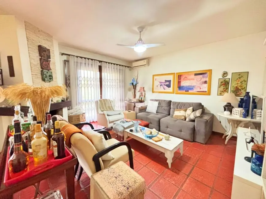 Foto 7 de Casa com 8 quartos à venda, 340m2 em Torres - RS
