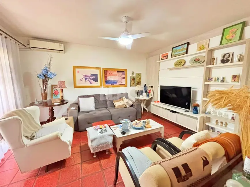 Foto 8 de Casa com 8 quartos à venda, 340m2 em Torres - RS