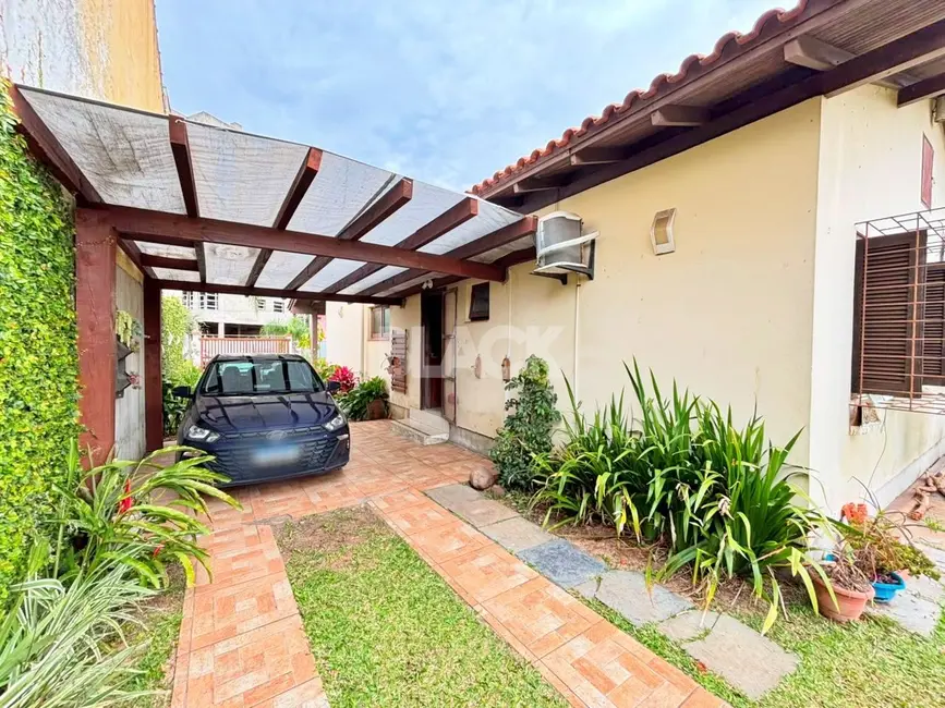 Foto 5 de Casa com 8 quartos à venda, 340m2 em Torres - RS