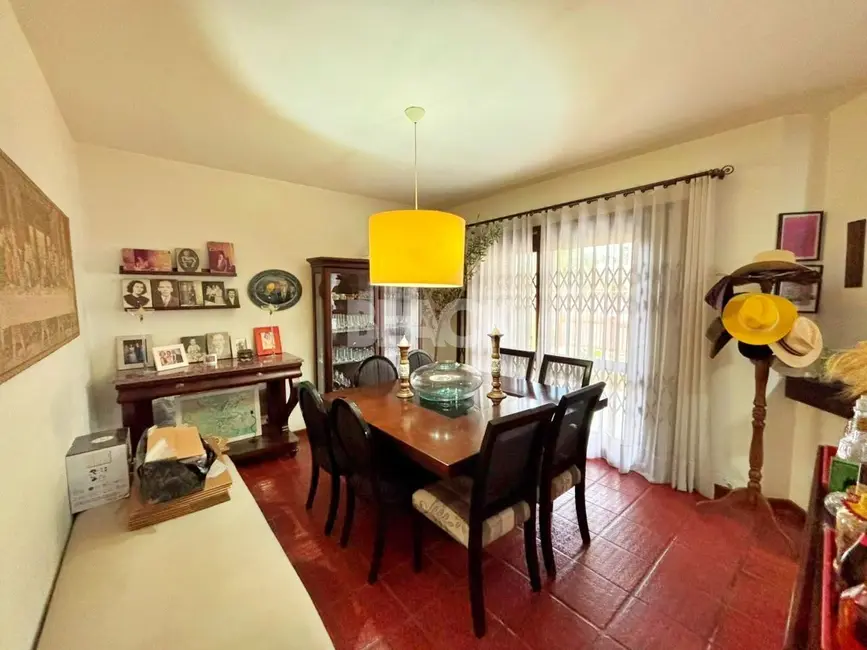 Foto 6 de Casa com 8 quartos à venda, 340m2 em Torres - RS