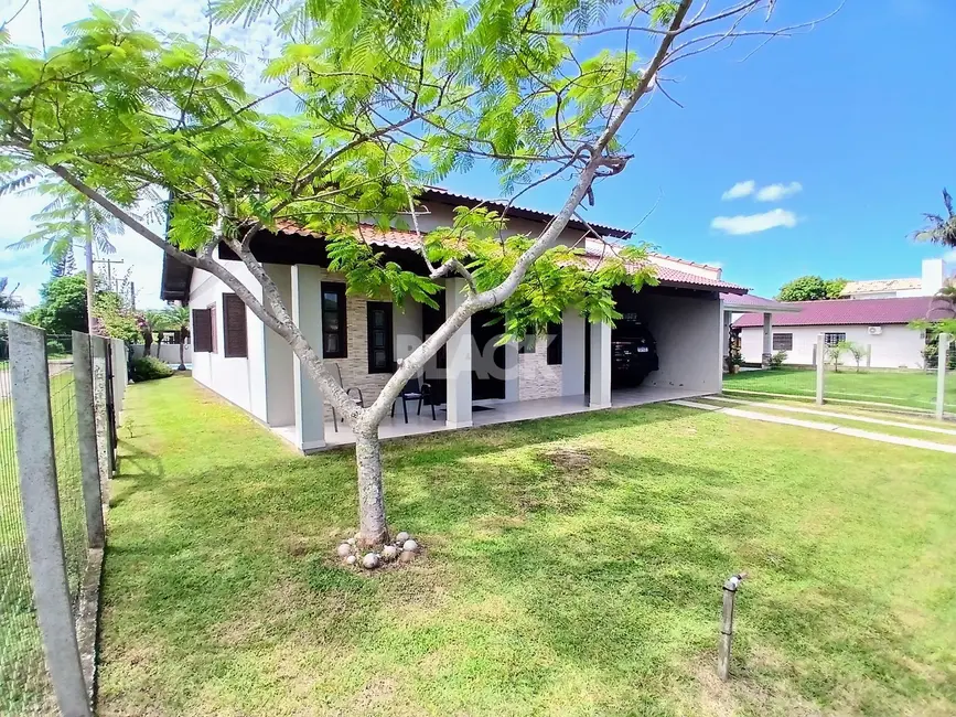 Casa com 3 quartos à venda, 125m2 em Torres - RS - imagem 3 Foto 3 de Casa com 3 quartos à venda, 125m2 em Torres - RS