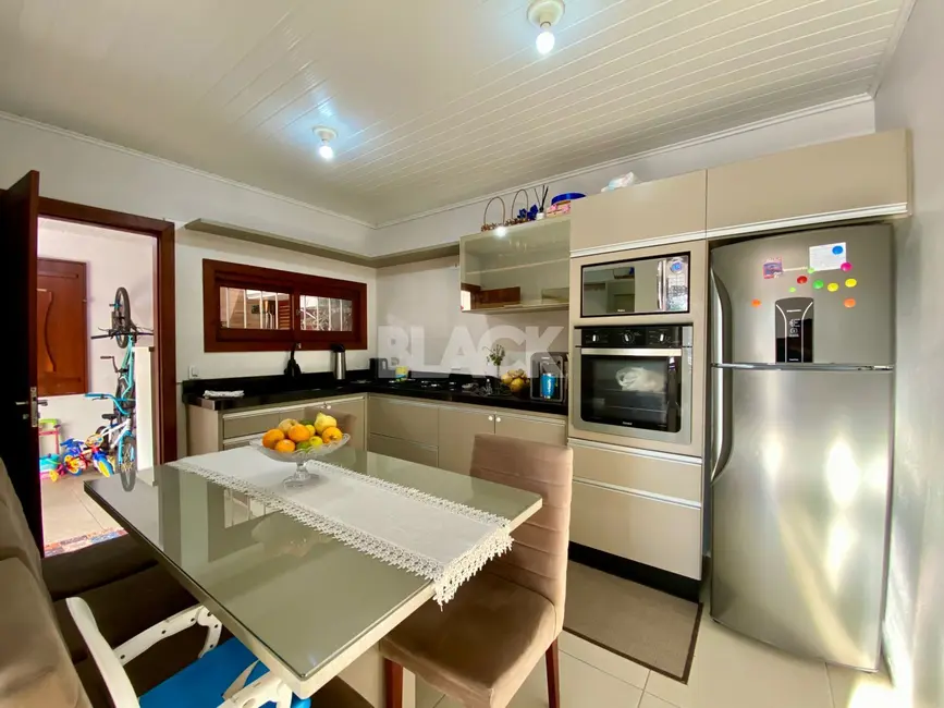 Casa com 2 quartos à venda, 81m2 em Torres - RS - imagem 4 Foto 4 de Casa com 2 quartos à venda, 81m2 em Torres - RS