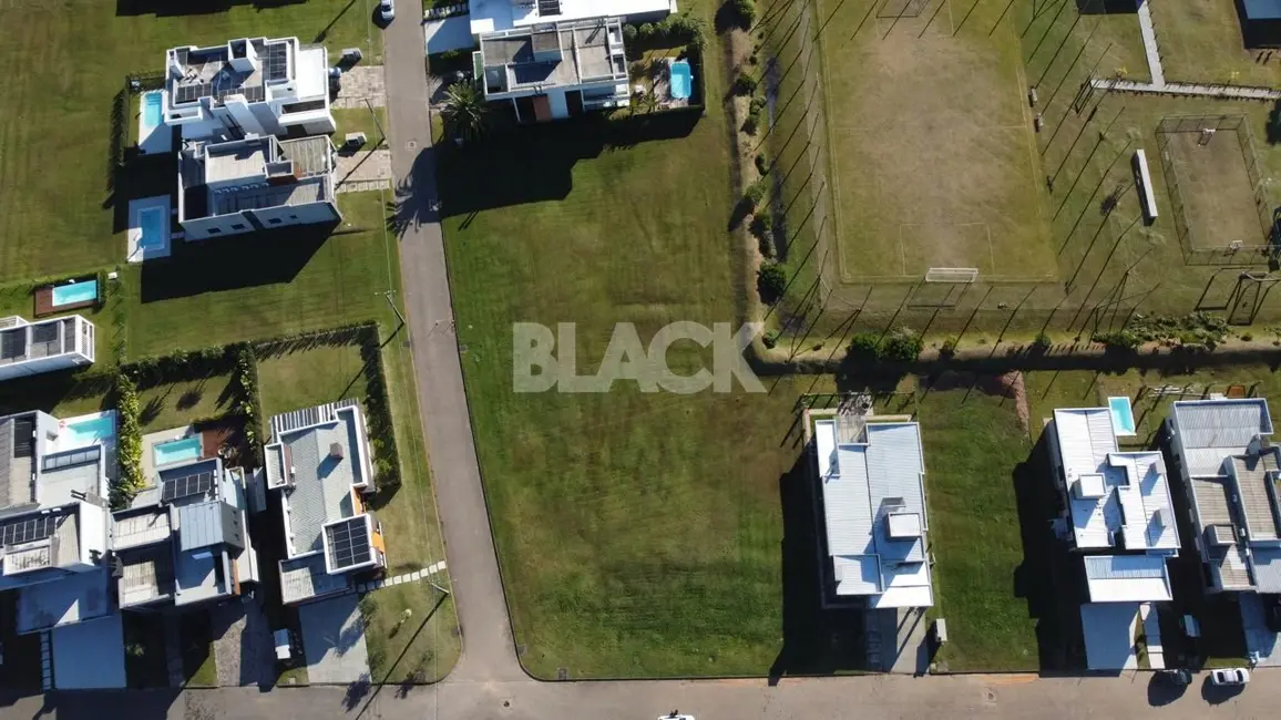 Foto 2 de Terreno / Lote à venda, 546m2 em Torres - RS