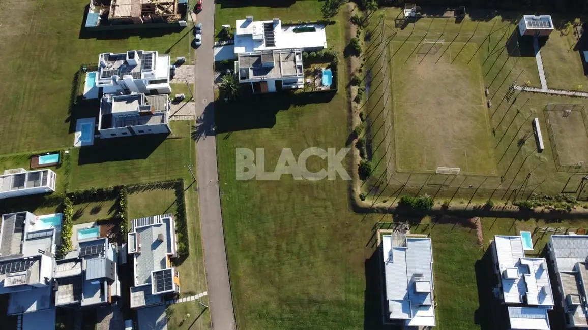 Foto 3 de Terreno / Lote à venda, 546m2 em Torres - RS