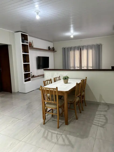 Foto 2 de Casa com 2 quartos à venda, 115m2 em Torres - RS