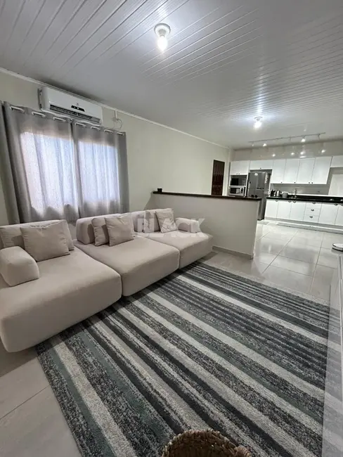 Foto 1 de Casa com 2 quartos à venda, 115m2 em Torres - RS