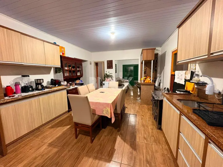 Foto 2 de Casa com 2 quartos à venda, 77m2 em Torres - RS
