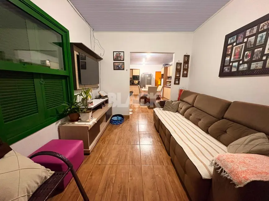 Foto 3 de Casa com 2 quartos à venda, 77m2 em Torres - RS