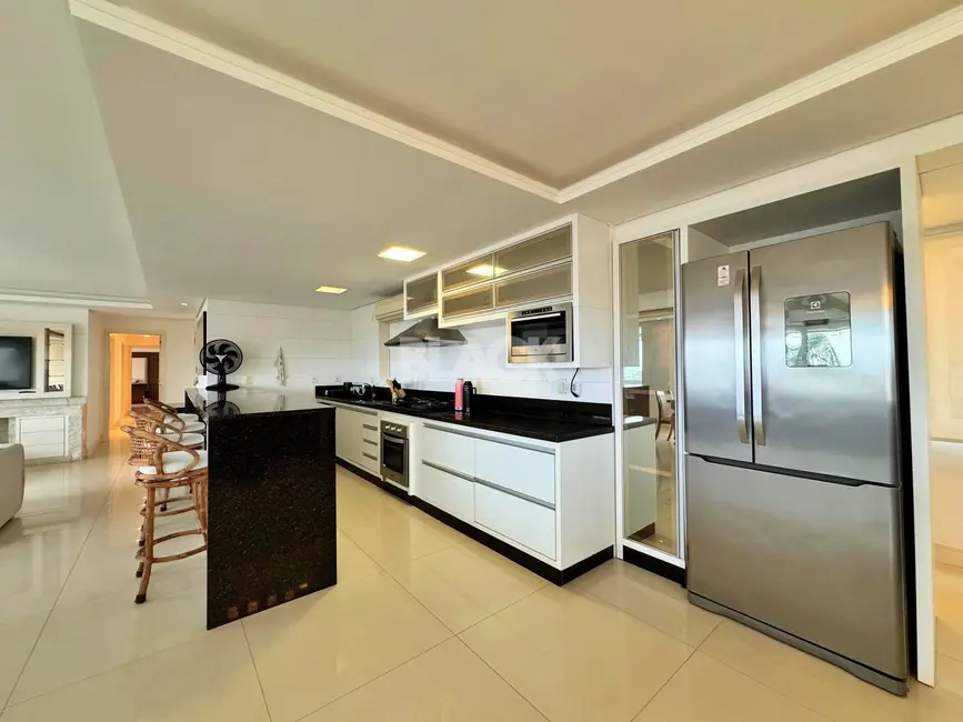 Foto 6 de Apartamento com 3 quartos à venda, 197m2 em Centro, Torres - RS