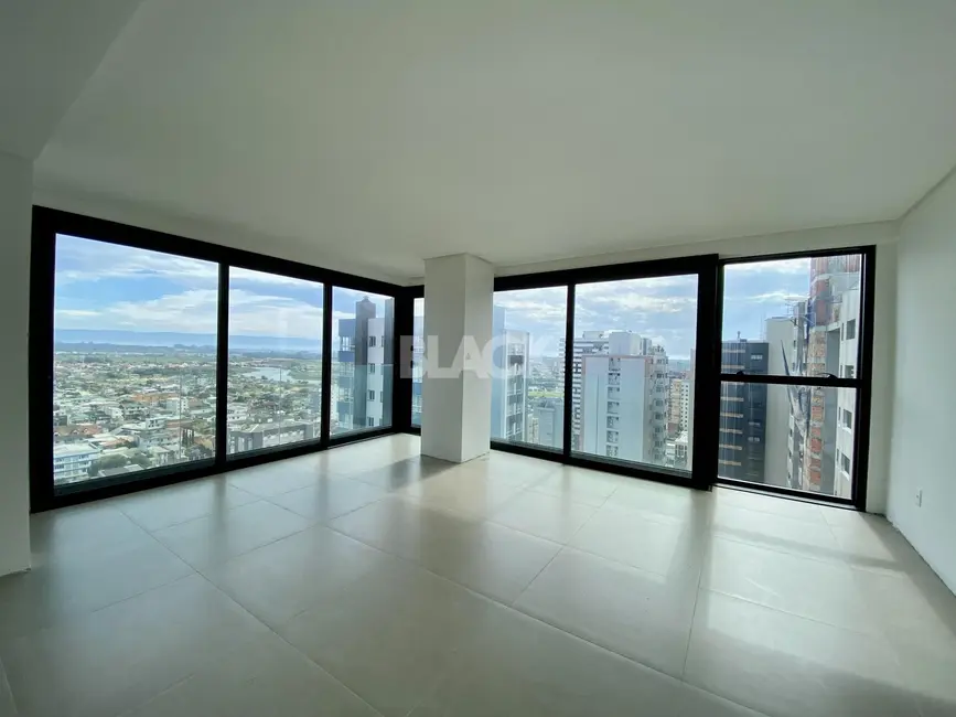 Foto 2 de Apartamento com 2 quartos à venda, 88m2 em Centro, Torres - RS