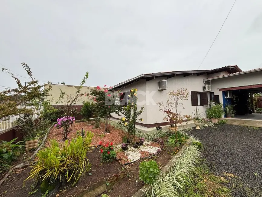 Foto 1 de Casa com 3 quartos à venda, 120m2 em Torres - RS