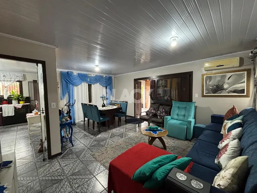 Foto 6 de Casa com 3 quartos à venda, 120m2 em Torres - RS