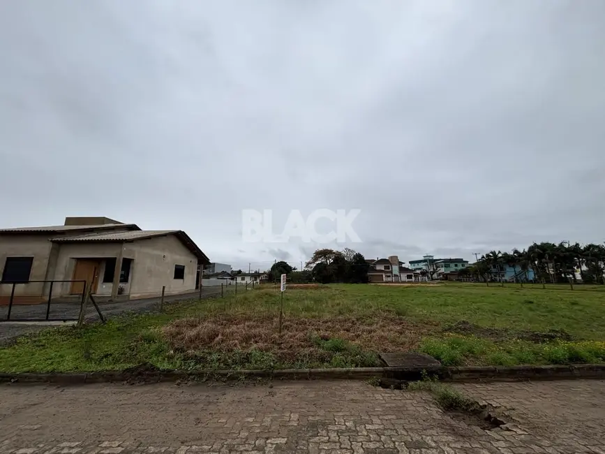 Foto 1 de Terreno / Lote à venda, 360m2 em Torres - RS