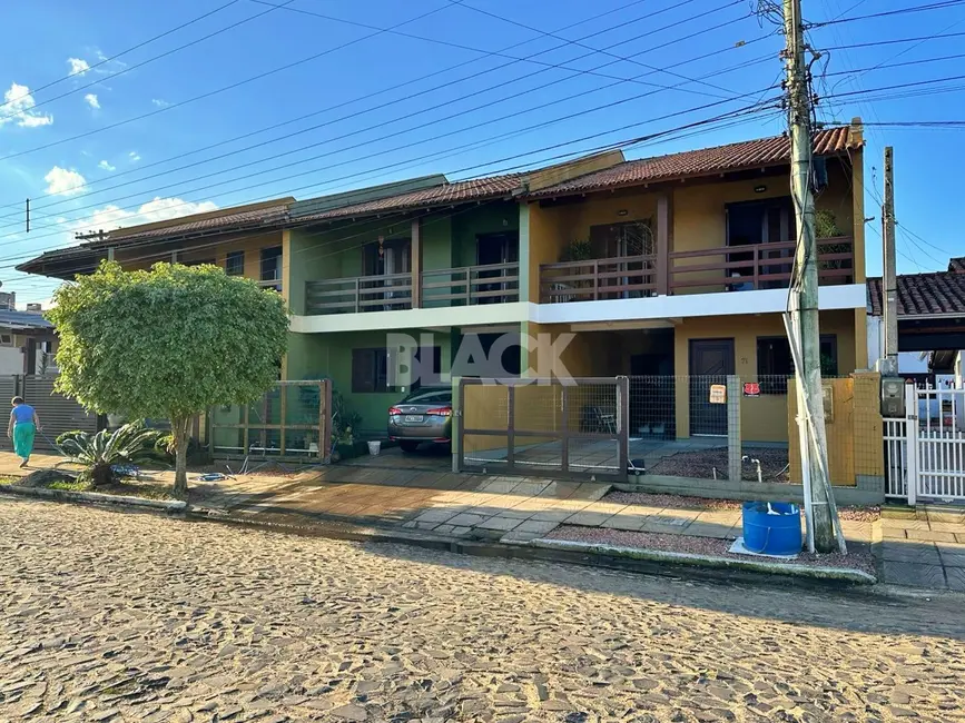 Foto 1 de Sobrado com 3 quartos à venda, 152m2 em Centro, Torres - RS