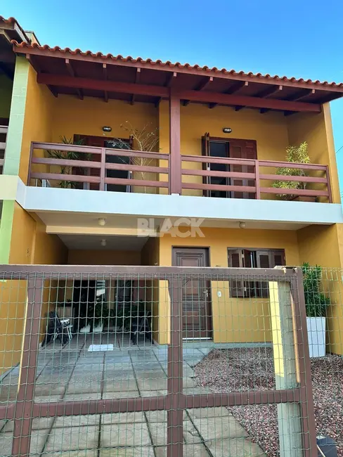 Foto 2 de Sobrado com 3 quartos à venda, 152m2 em Centro, Torres - RS