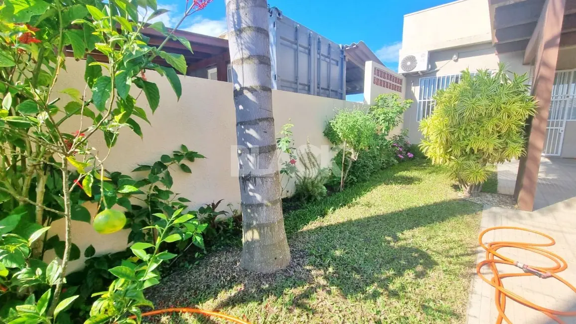 Foto 3 de Casa com 2 quartos à venda, 100m2 em Torres - RS
