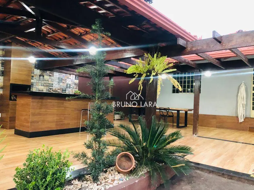 Foto 2 de Casa com 3 quartos à venda, 300m2 em Sao Joaquim De Bicas - MG