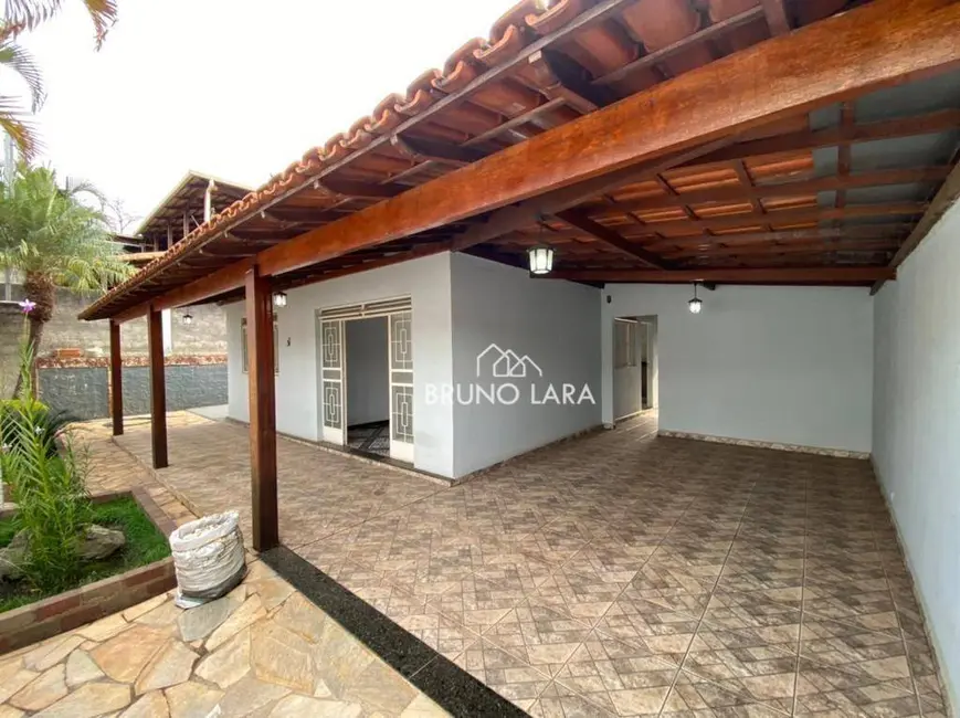 Foto 2 de Casa com 2 quartos à venda, 360m2 em Sarzedo - MG