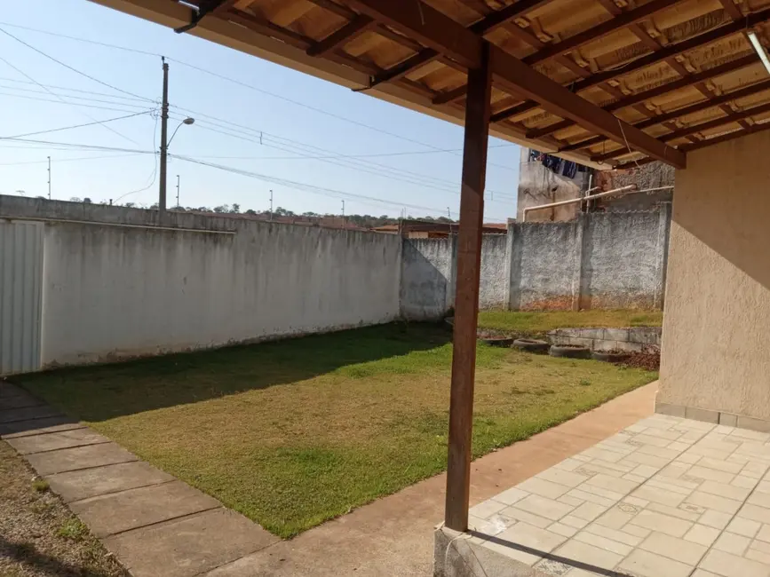 Casa com 2 quartos para alugar, 360m2 em Igarape - MG - imagem 3 Foto 3 de Casa com 2 quartos para alugar, 360m2 em Igarape - MG