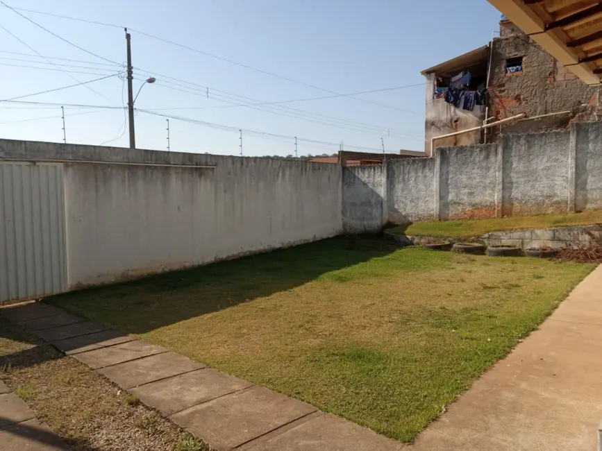 Casa com 2 quartos para alugar, 360m2 em Igarape - MG - imagem 4 Foto 4 de Casa com 2 quartos para alugar, 360m2 em Igarape - MG