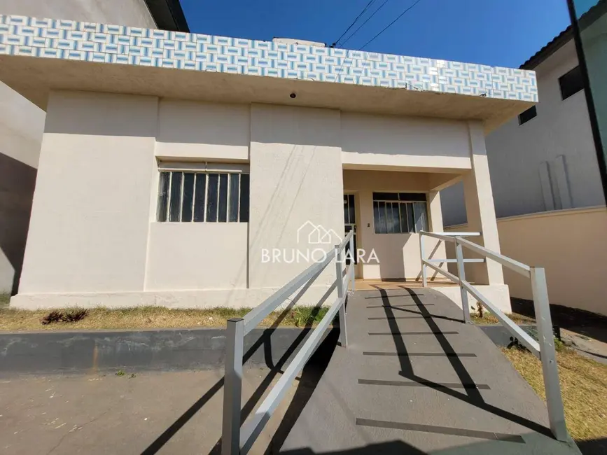 Casa com 3 quartos para alugar, 360m2 em Centro, Igarape - MG - imagem 3 Foto 3 de Casa com 3 quartos para alugar, 360m2 em Centro, Igarape - MG
