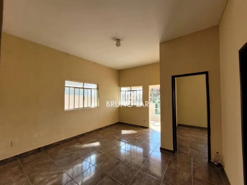Casa com 3 quartos para alugar, 360m2 em Centro, Igarape - MG - imagem 9 Foto 9 de Casa com 3 quartos para alugar, 360m2 em Centro, Igarape - MG