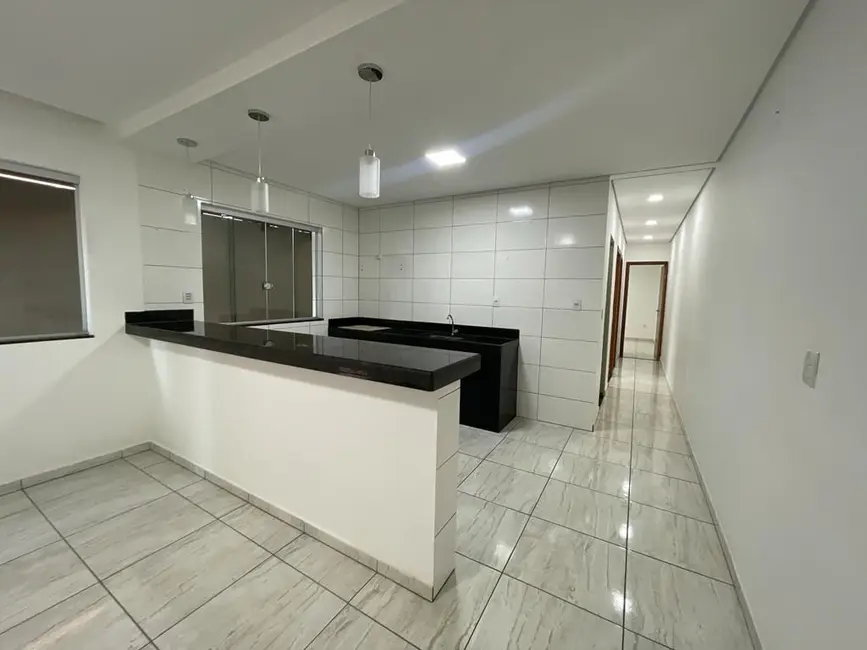 Foto 2 de Casa com 2 quartos à venda, 130m2 em Sao Joaquim De Bicas - MG