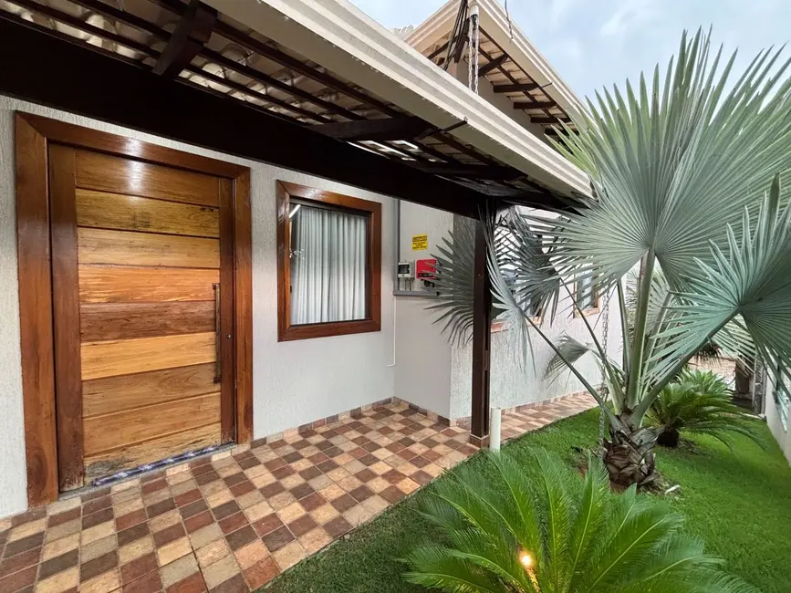 Foto 2 de Casa com 4 quartos à venda, 1000m2 em Igarape - MG
