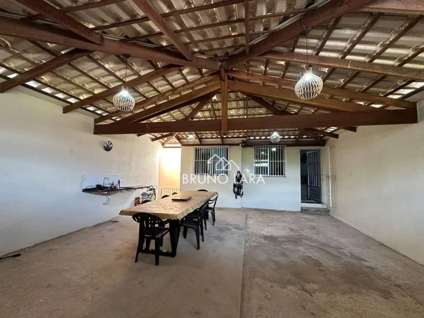 Foto 2 de Casa com 2 quartos à venda, 180m2 em Sao Joaquim De Bicas - MG