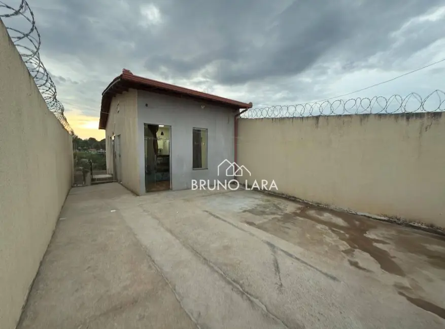 Foto 2 de Casa com 2 quartos à venda, 180m2 em Sao Joaquim De Bicas - MG