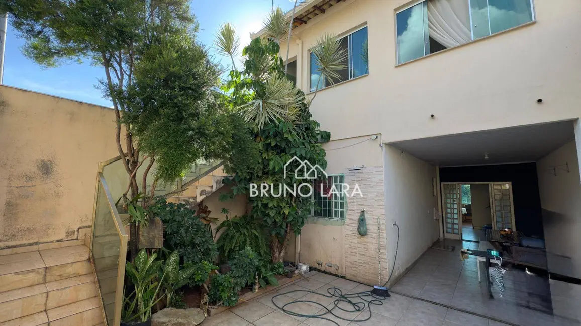 Foto 2 de Casa com 3 quartos à venda, 180m2 em Bom Retiro, Betim - MG