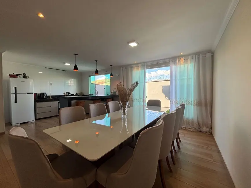 Casa com 3 quartos à venda, 200m2 em Sao Joaquim De Bicas - MG - imagem 3 Foto 3 de Casa com 3 quartos à venda, 200m2 em Sao Joaquim De Bicas - MG