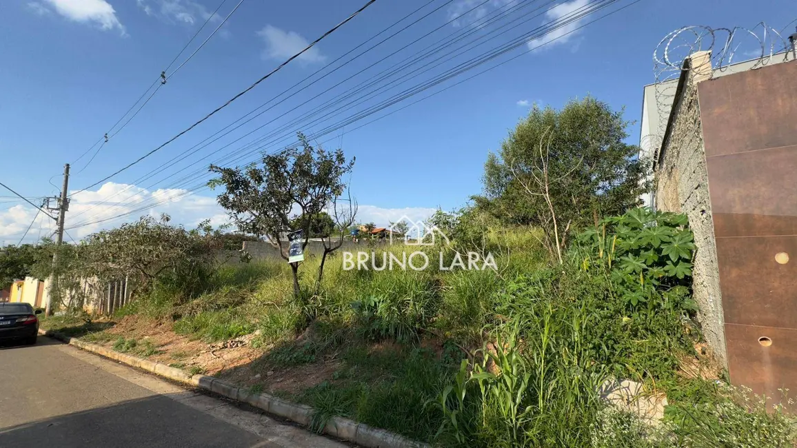 Foto 2 de Terreno / Lote à venda, 300m2 em Igarape - MG