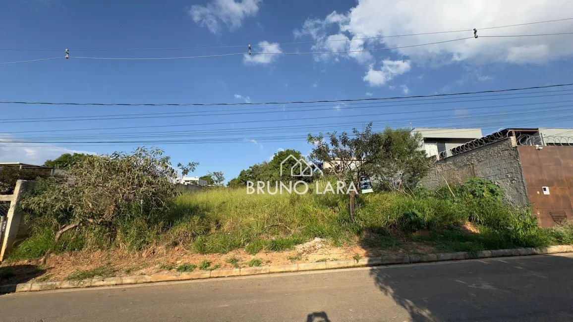 Foto 2 de Terreno / Lote à venda, 300m2 em Igarape - MG