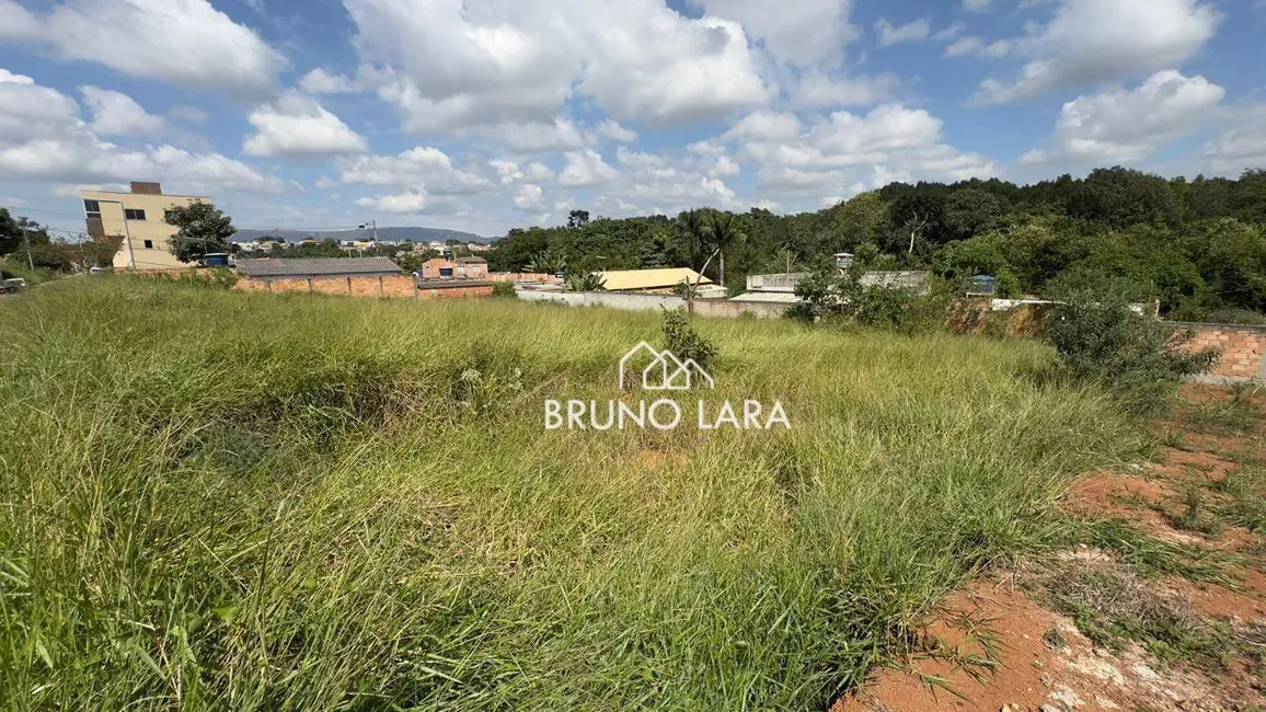 Foto 2 de Terreno / Lote à venda, 360m2 em Igarape - MG