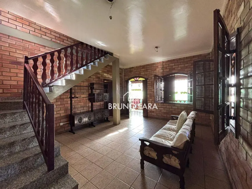 Casa com 2 quartos para alugar, 500m2 em Centro, Igarape - MG - imagem 4 Foto 4 de Casa com 2 quartos para alugar, 500m2 em Centro, Igarape - MG